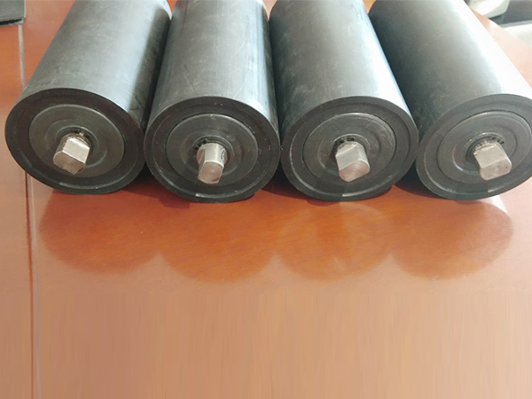 導(dǎo)致高分子聚乙烯托輥跑偏的原因有哪些？